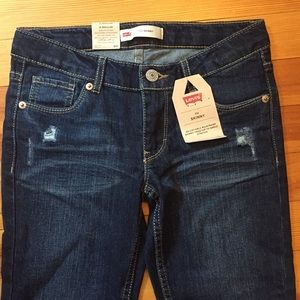 Levi’s 711 Skinny Jeans